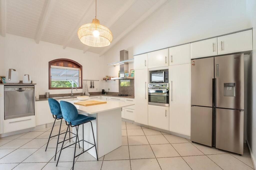 Spacieuse Villa Corossol Avec Piscine Et Jeux Exterieurs Le Gosier  Extérieur photo