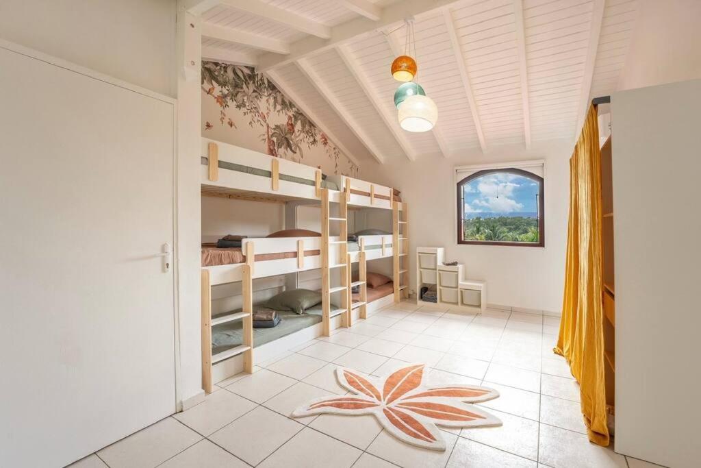Spacieuse Villa Corossol Avec Piscine Et Jeux Exterieurs Le Gosier  Extérieur photo